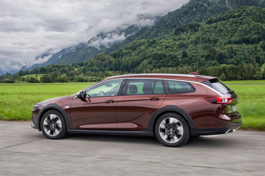  Opel Insignia Country Tourer Turbo D 4x4 Exclusive 2017 года  (фото 16 из 42)